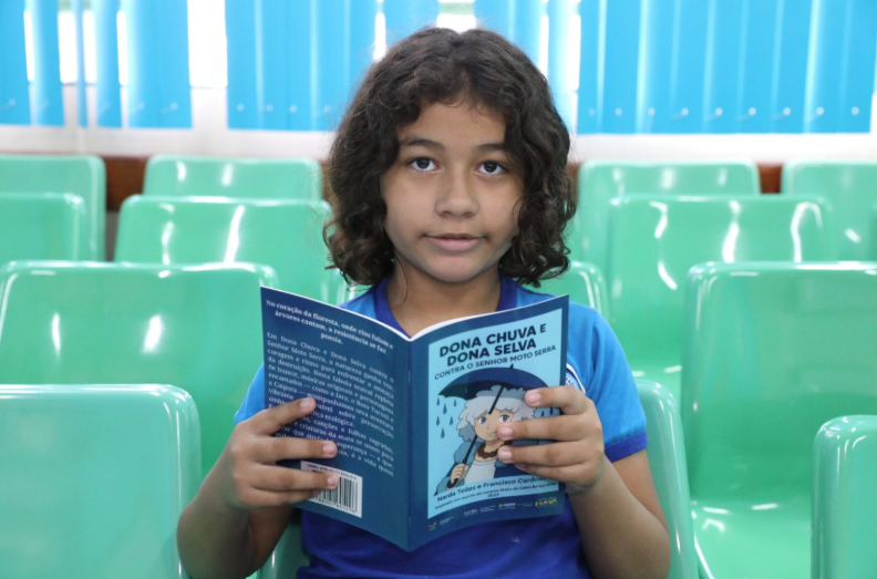 Professora da rede estadual promove ação cultural com valorização da narrativa indígena e doação de livros em escolas públicas