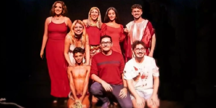 Trupe da Mostra Teatro Company realiza segunda apresentação da 4ª edição anual de performances, em Manaus