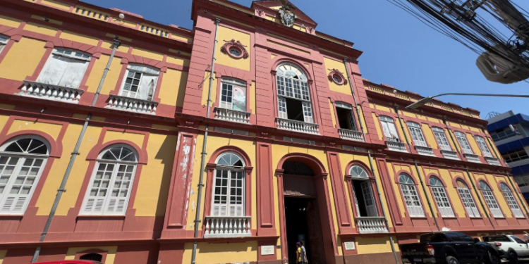Manaus 356 anos ‘BiblioTour’ leva público a conhecer a história centenária da Biblioteca Pública do Amazonas