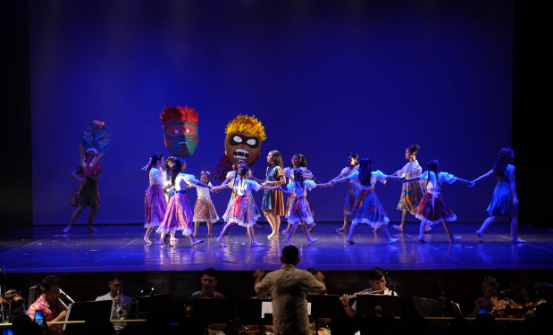 Espetáculo ‘Rede de Memórias’ emociona público ao reviver tradições e afetos da cultura amazonense