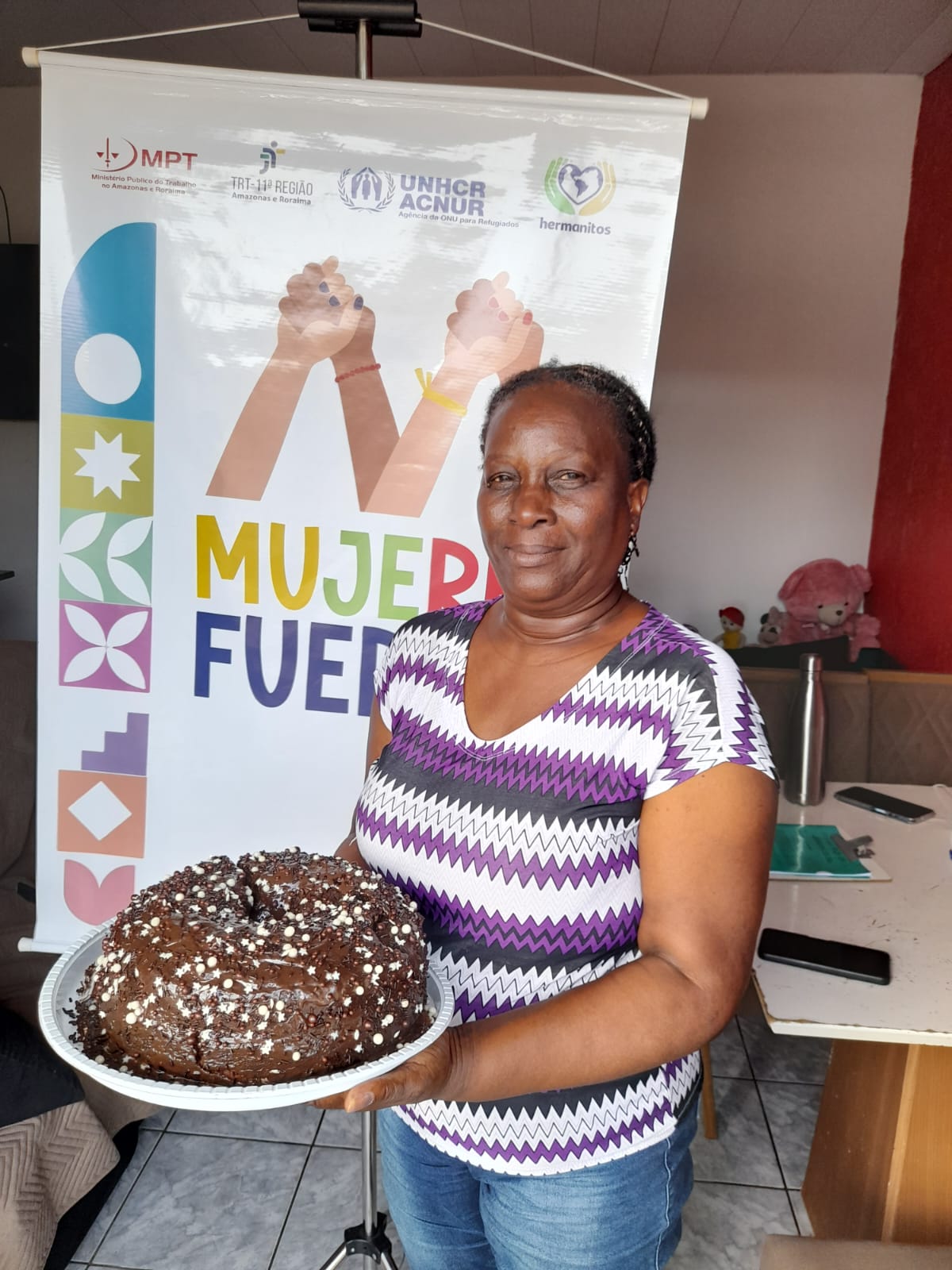 Projeto capacita 200 mulheres refugiadas e migrantes em 2025 com foco no empreendedorismo gastronômic 