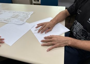 Oficina gratuita de percussão árabe para pessoas com deficiência visual promove inclusão cultural em Manaus