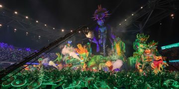 Festival de Parintins 2026: Boi Caprichoso exalta os guardiões da floresta abrindo a segunda noite de apresentações
