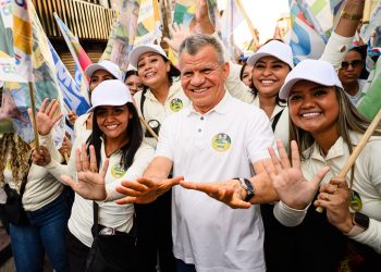 Bosco Saraiva participa de caminhada com Omar Aziz no bairro Educandos e reforça parceria pelo Amazonas